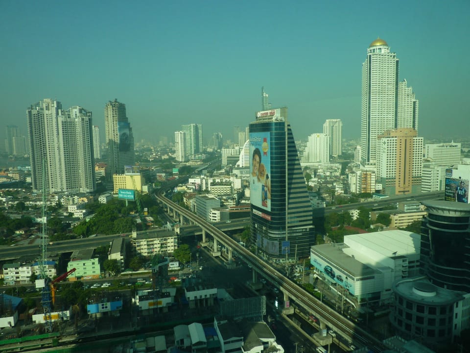 Blick vom Pool in d. 14. Etage Eastin Grand Hotel Sathorn