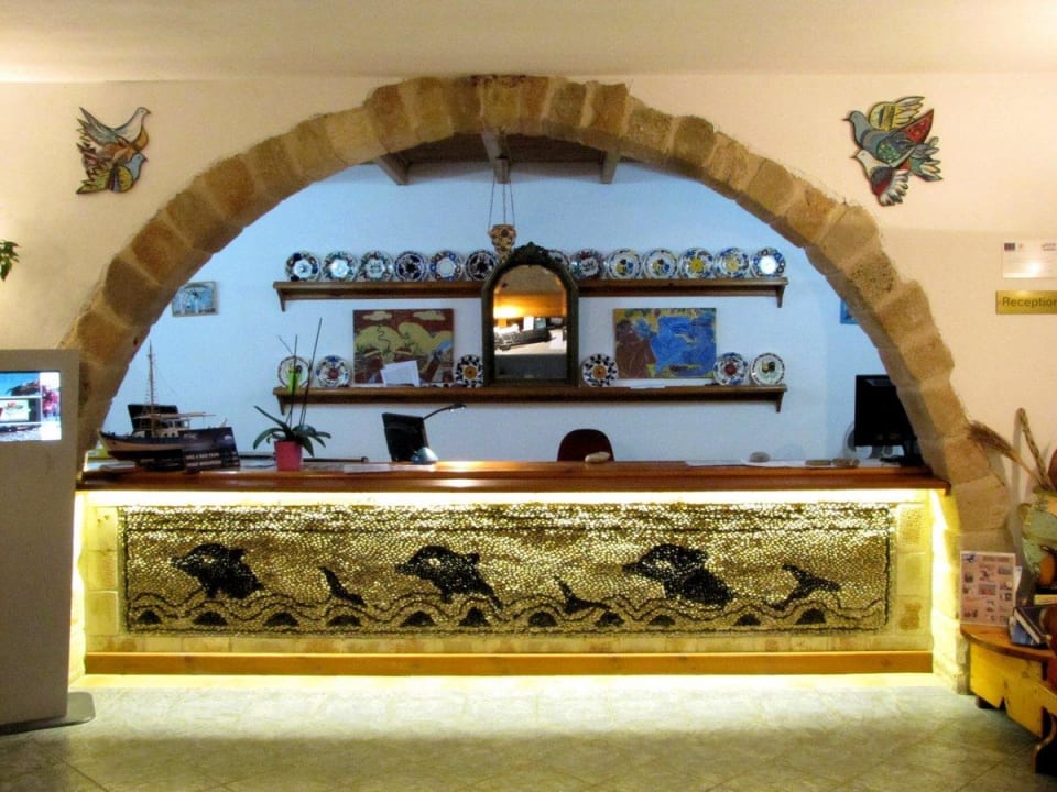 Rezeption mit toller Beleuchtung Ekaterini Hotel