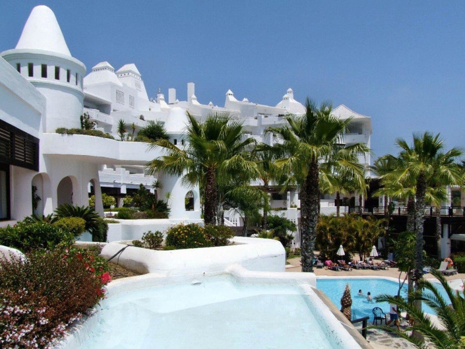 Blick in den Innenbereich des Hotels H10 Estepona Palace