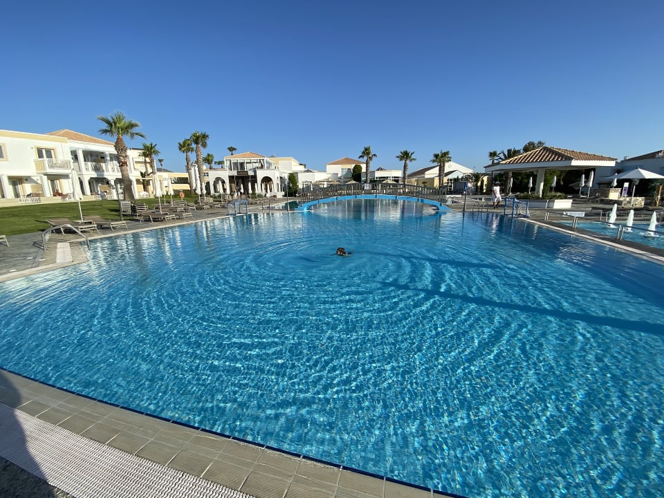 Pool Neptune Luxury Resort