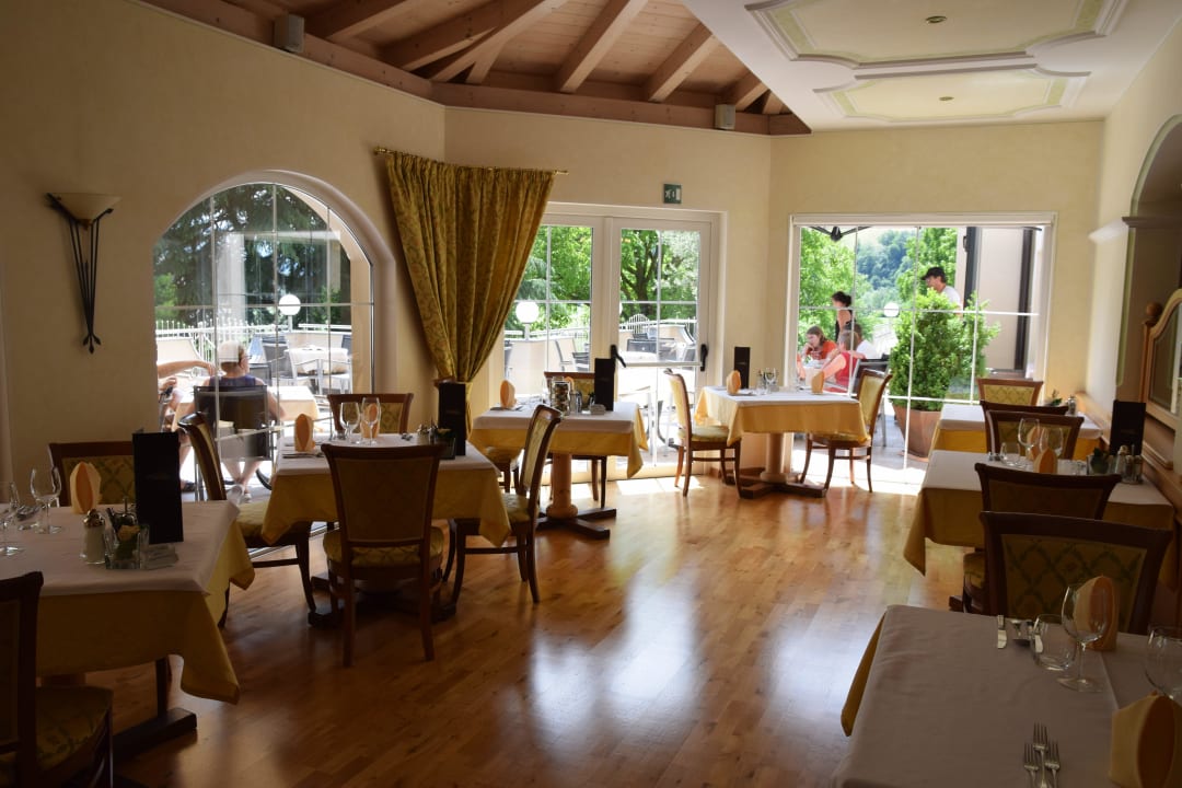 Einer von mehren Speiseräumen Hotel Wiesenhof Garden Resort