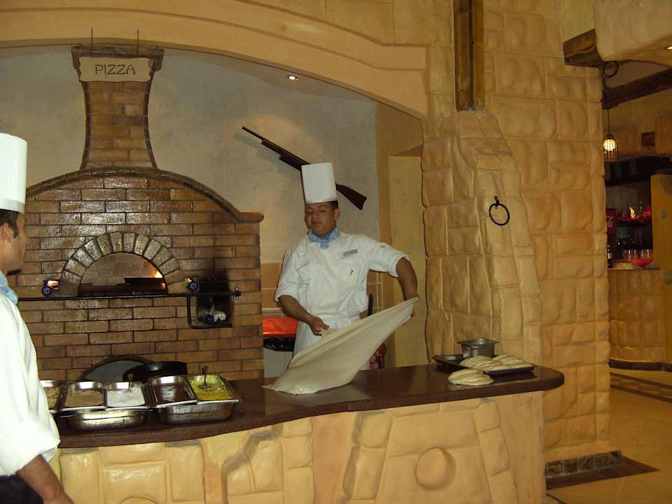 Beim Teig ausziehen Pickalbatros Alf Leila Wa Leila Resort - Neverland Hurghada