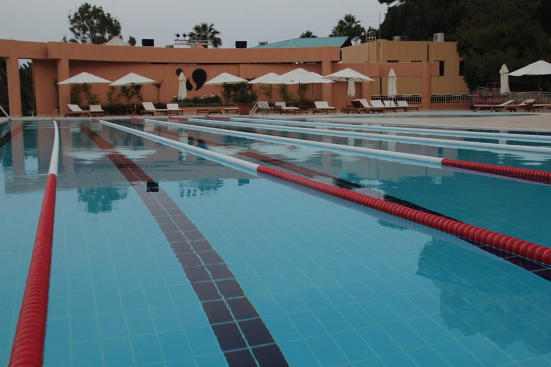 Pool mit Bahnen für Vielschwimmer ROBINSON SARIGERME PARK