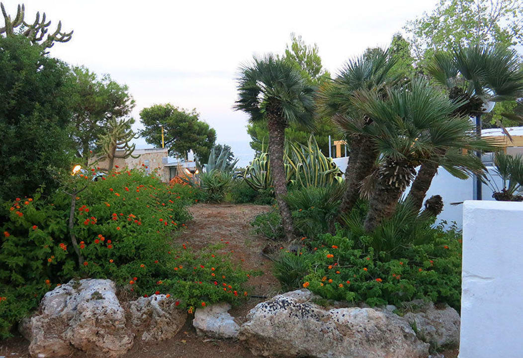 Außenanlage mit dem Blick auf das Meer Porto Giardino - CDSHotels