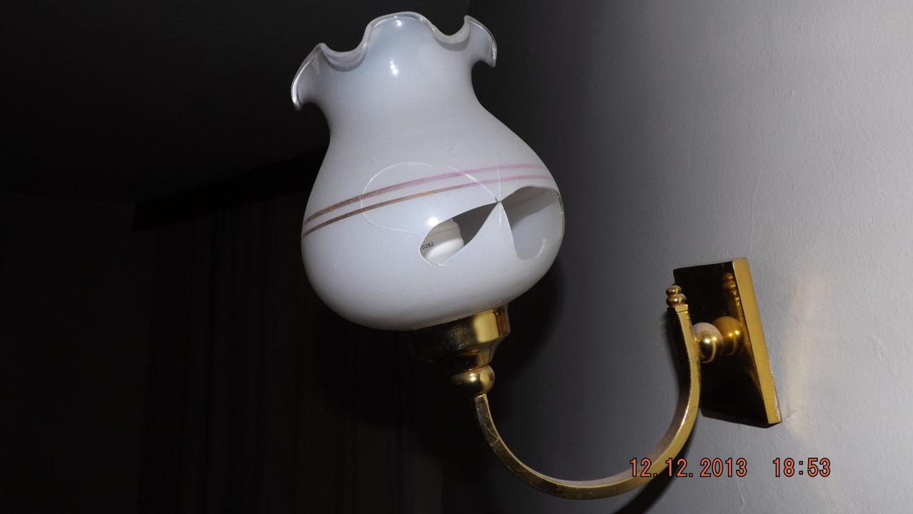 Lampe am Bett Hotel Mustafa