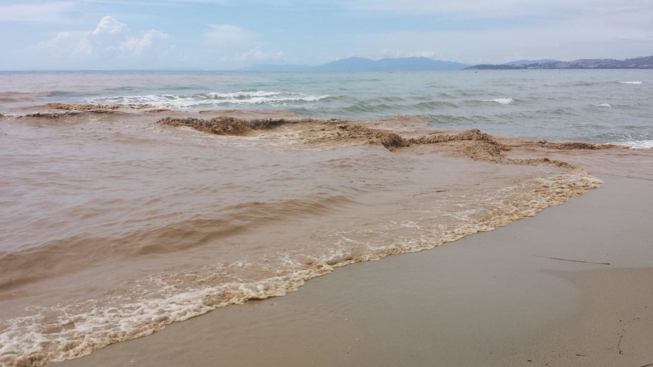 Verschmutztes Meerwasser Grand Belish Resort Hotel & Spa