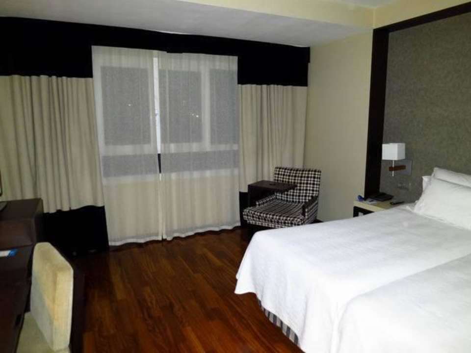 Innenraum – Zimmerbereich- Schlafraum NH Canciller Ayala Vitoria