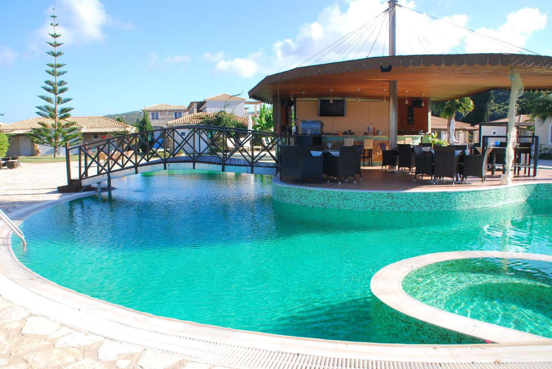 Poolbar mit Brücke Olympia Golden Beach Resort & Spa