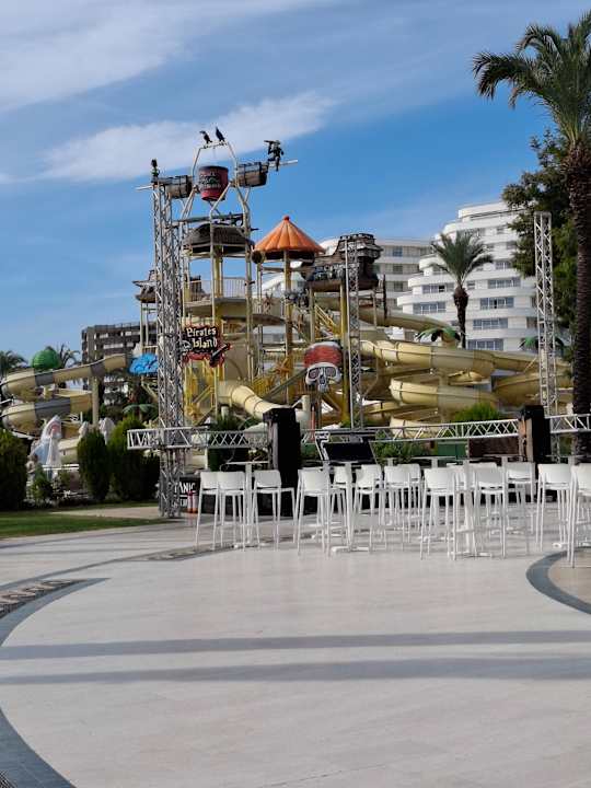 Pool Titanic Deluxe Lara