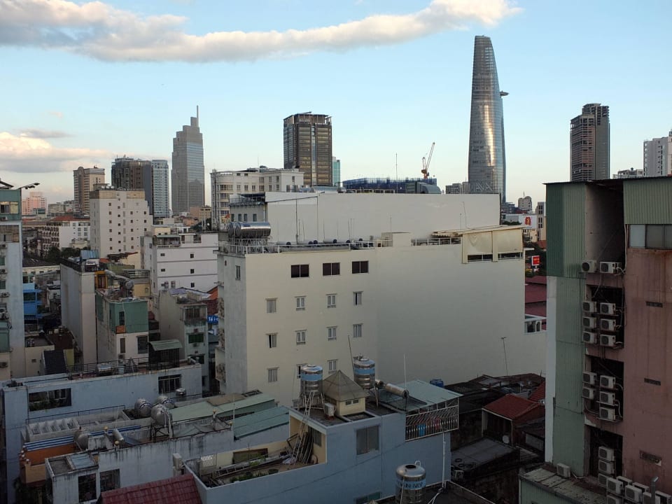 Zimmerausblick auf den Bitexco Tower Sanouva Hotel