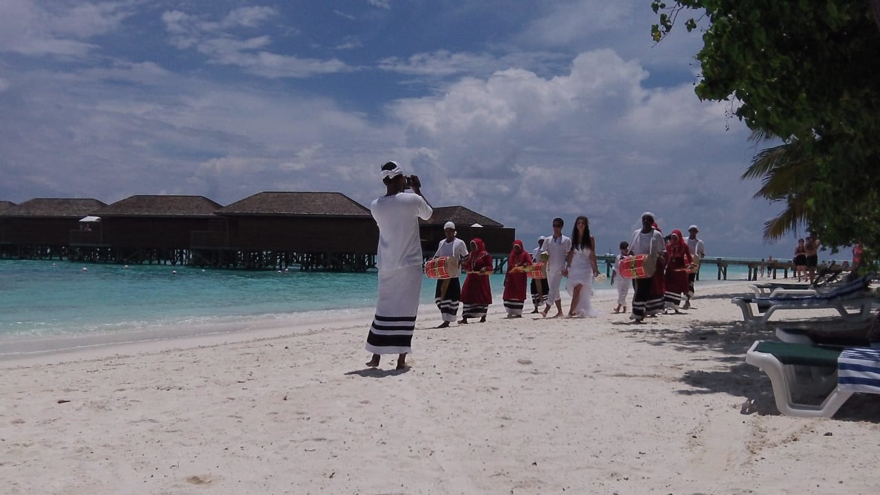 Strand mit Hochzeitszeremonie Meeru Maldives Resort Island