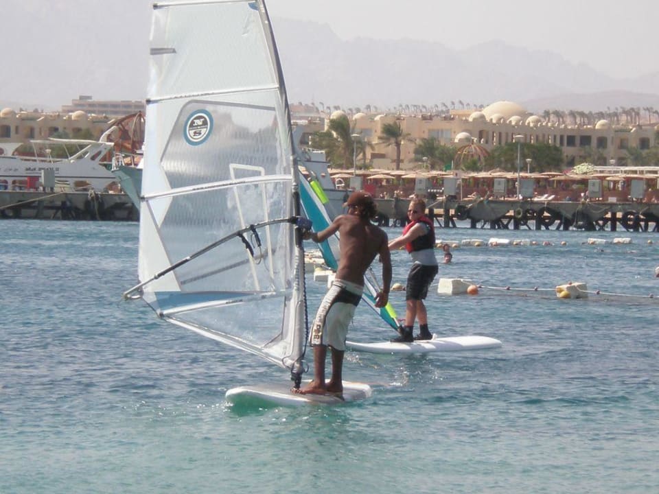 Surfschule neben Fort Arabesque Fort Arabesque Resort, Spa & Villas