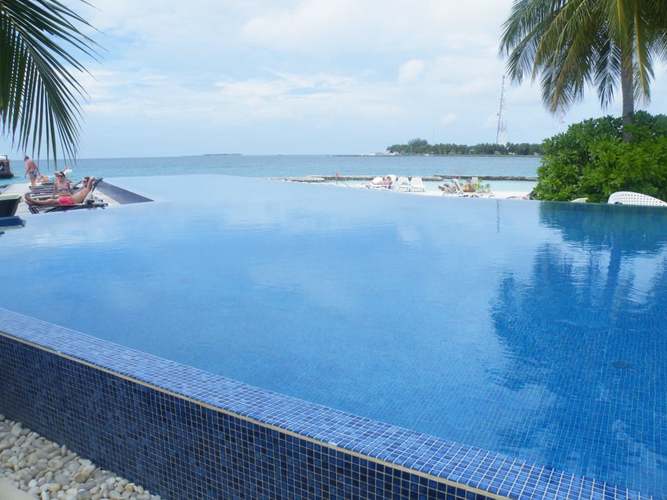 Der Infinity-Pool Kuramathi Maldives