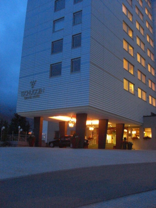 Eingang des Hotels Tschuggen Grand Hotel Arosa