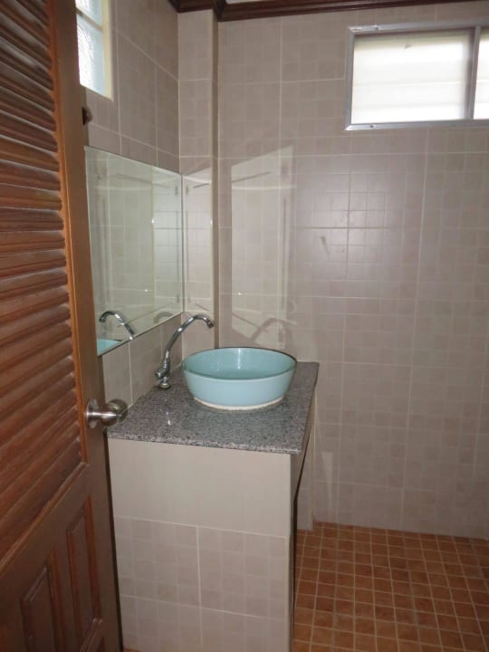 Bad Hotel the Green Beach Resort