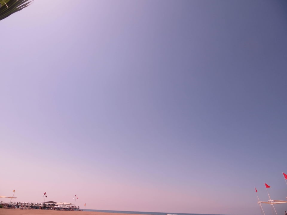 Strand vor den Pavillons Hotel Delphin Diva