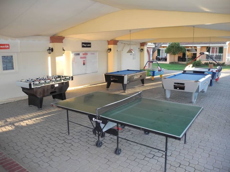 Überdachter Sport- und Freizeitbereich Capo Di Corfu  (Im Umbau/Renovierung)