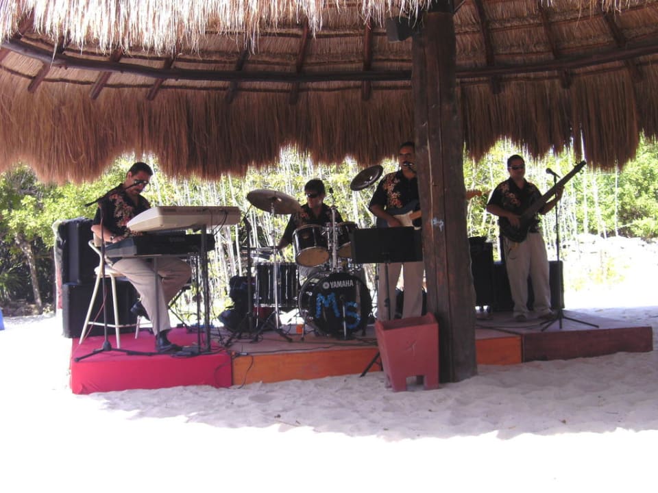 Band am Paella-Tag Iberostar Waves Paraiso del Mar