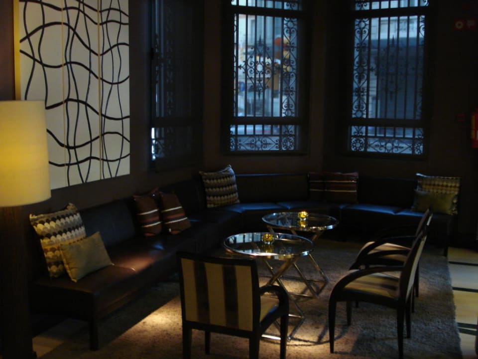 Bar bei der Rezeption Hotel H10 Montcada