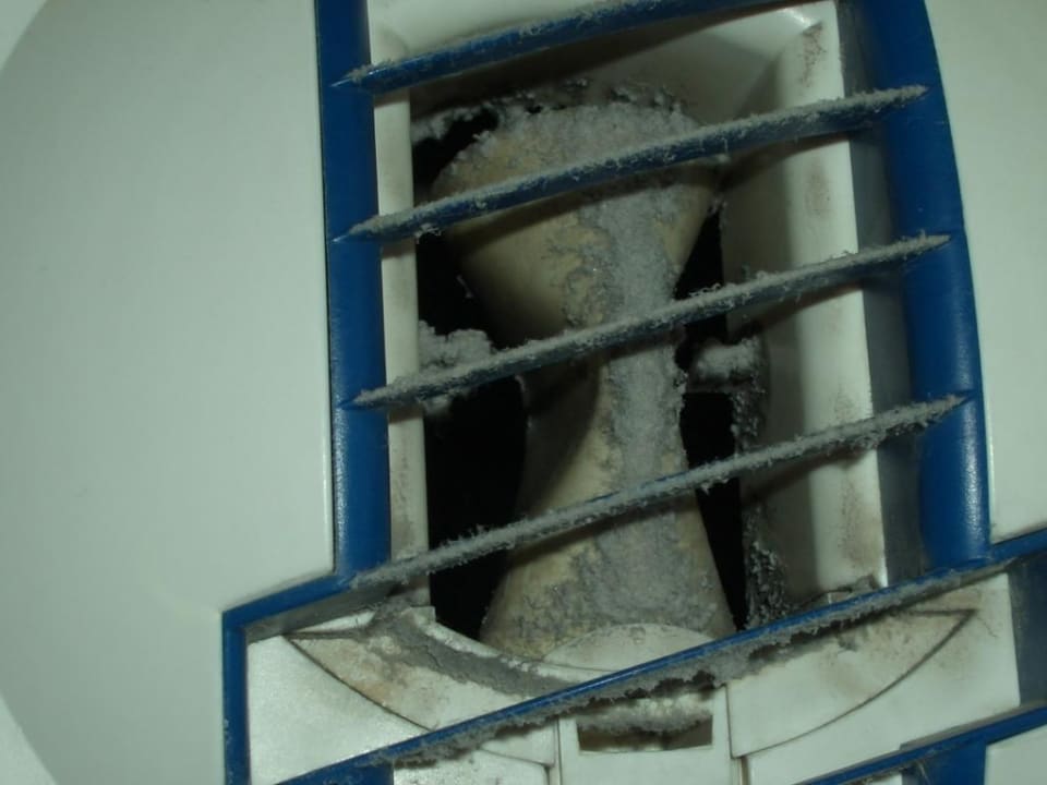 Verdrecktes Klimaloch Hotel Campanile Paris Porte de Bagnolet