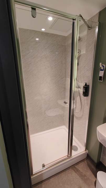 Zimmer ibis budget Manchester Airport