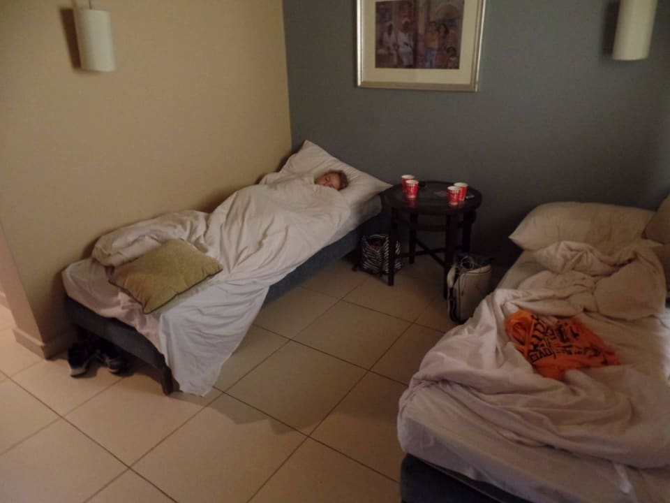 Im Flur das angebliche sep. Zimmer JAZ Aquamarine Resort