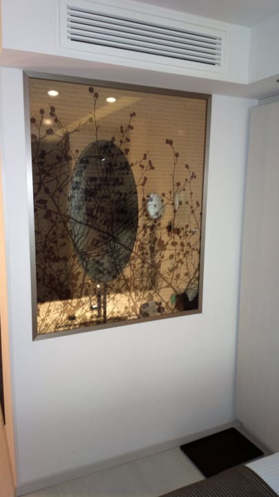 Zimmer 638 mit Glaswand zum Bad Hotel Eurostars Book