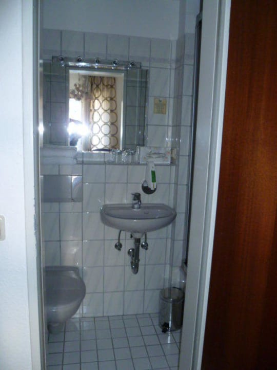 Kleines Badezimmer SMARTY Cologne Dom Hotel - Boardinghouse