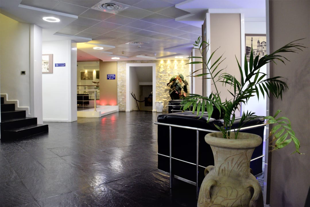 Lobby ibis Styles Palermo Cristal