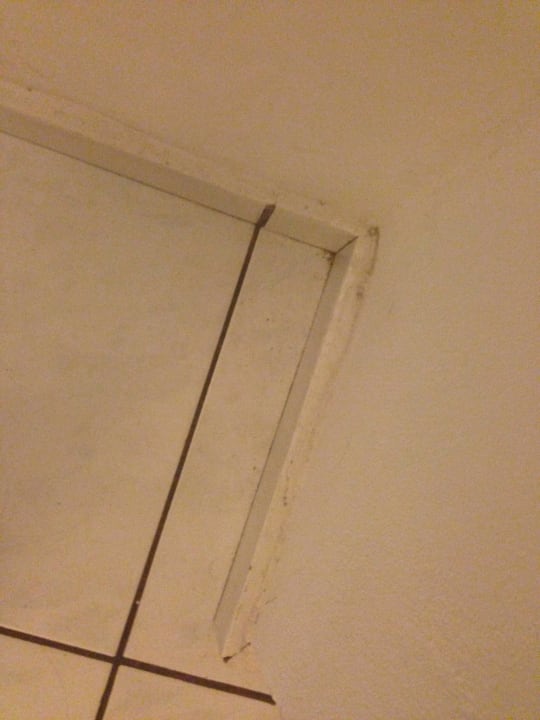 Dreck in den Ecken Hotel Kathrin Beach