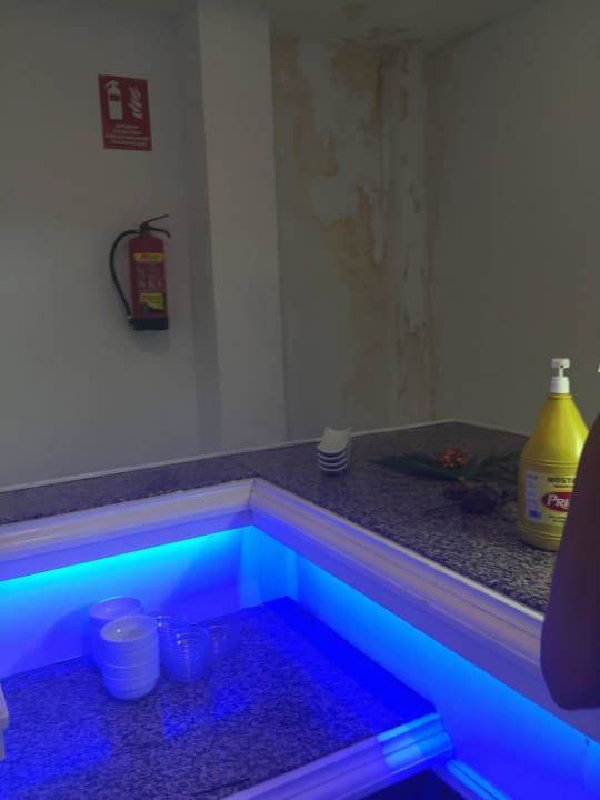 Wasserschaden am Büffet Guya Wave Hotel