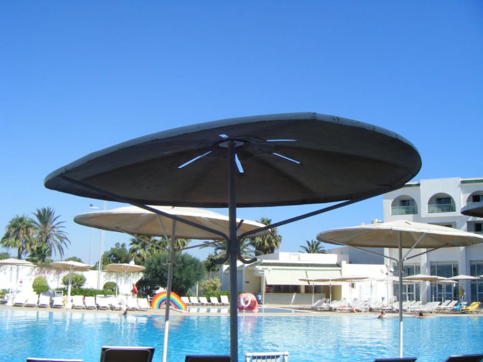 Sonnenschirm defekt Hotel El Mouradi Skanes Beach