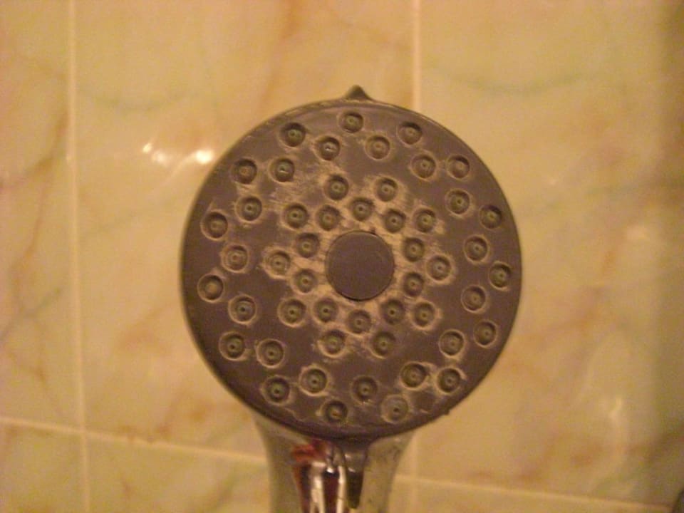 Duschkopf im Badezimmer Golden Beach Resort