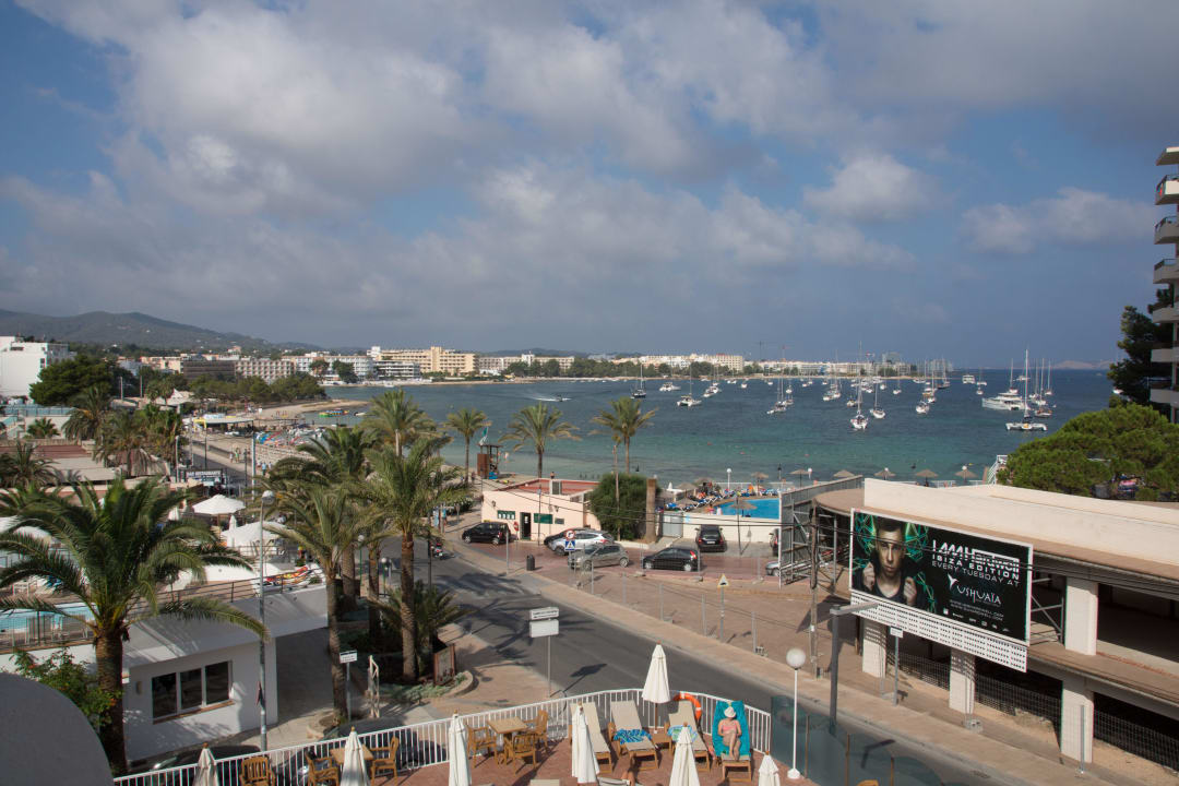 Blick vom Zimmer auf den Strand Hotel Osiris