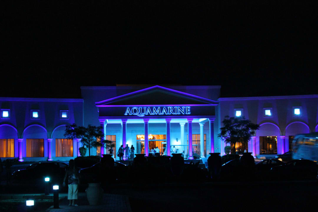 Hotel bei Nacht JAZ Aquamarine Resort