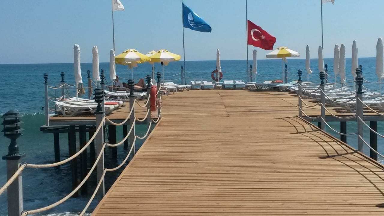 Zugang zum Steg Club Dizalya