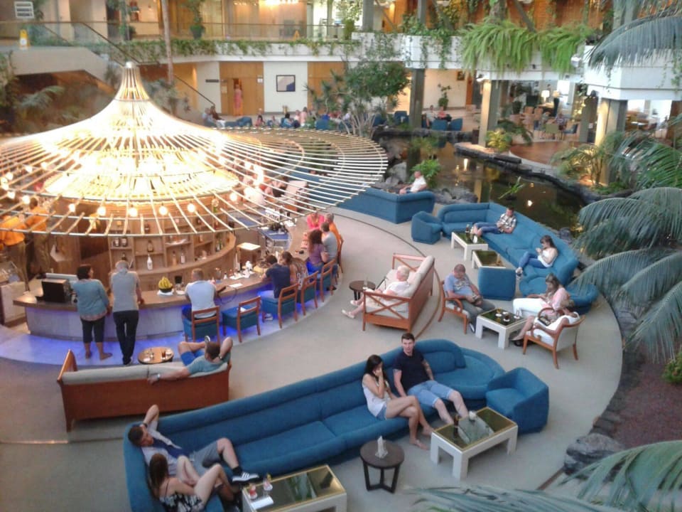 Bar mit drehenden Sofas Hotel Grand Teguise Playa