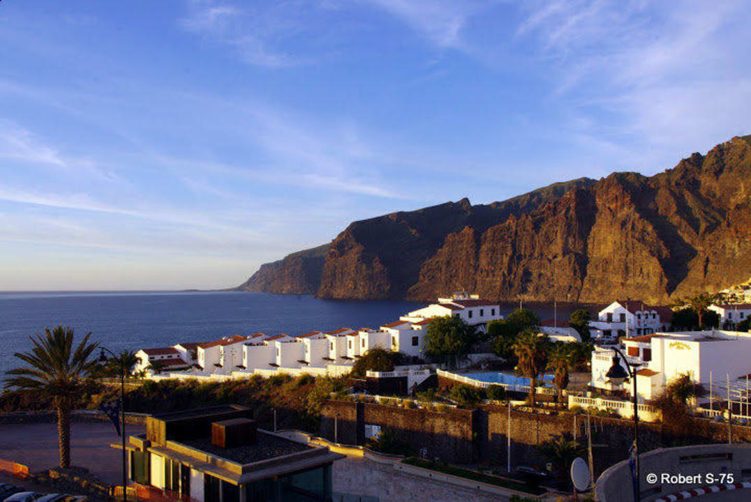 Widok z pokoju na klify Los Gigantes Hotel Vigilia Park