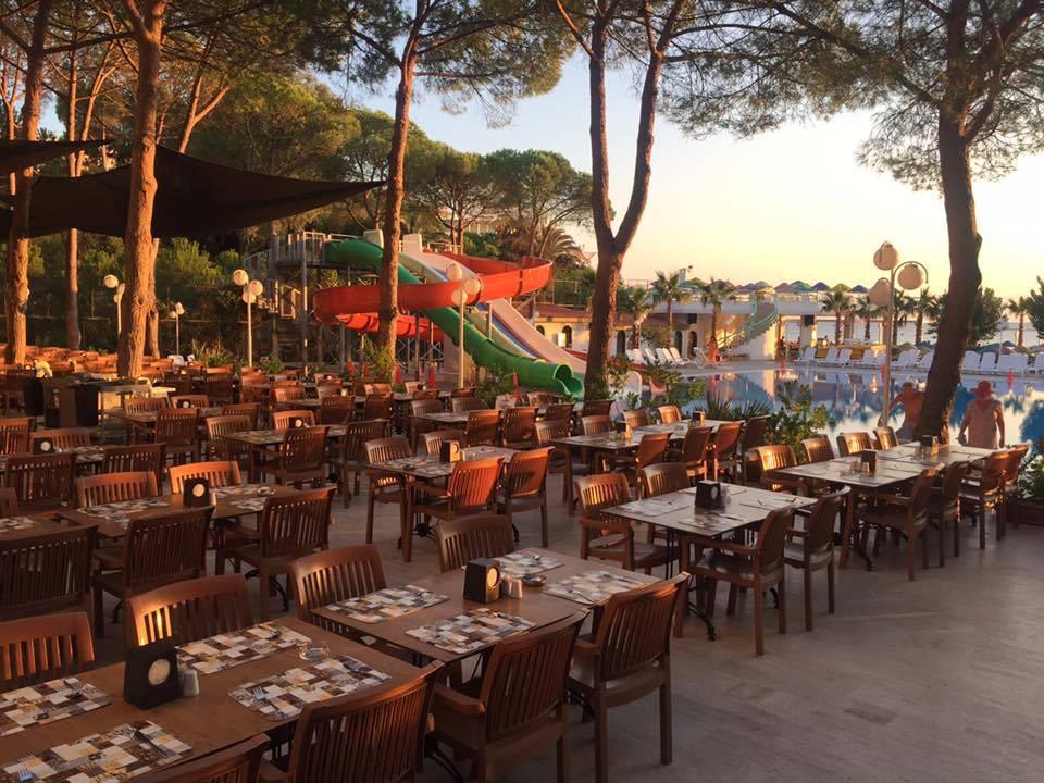 Restaurant Terrasse Hotel Grand Efe