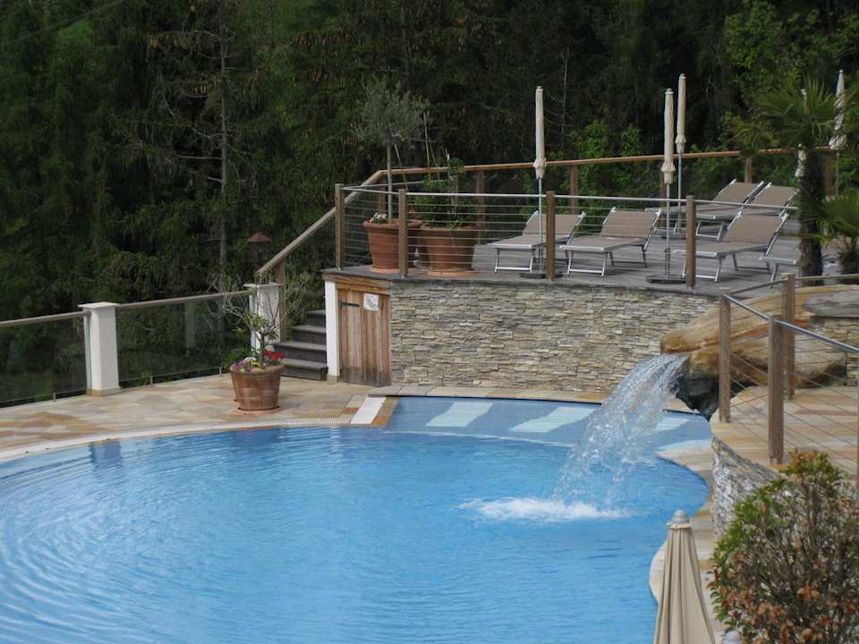 Teilansicht Pool Hotel Panorama