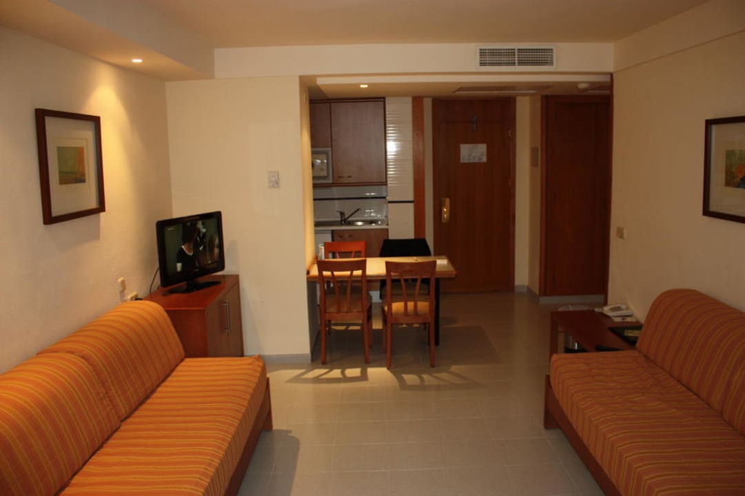 Großes Wohnzimmer mit Küche Hipotels Bahia Grande
