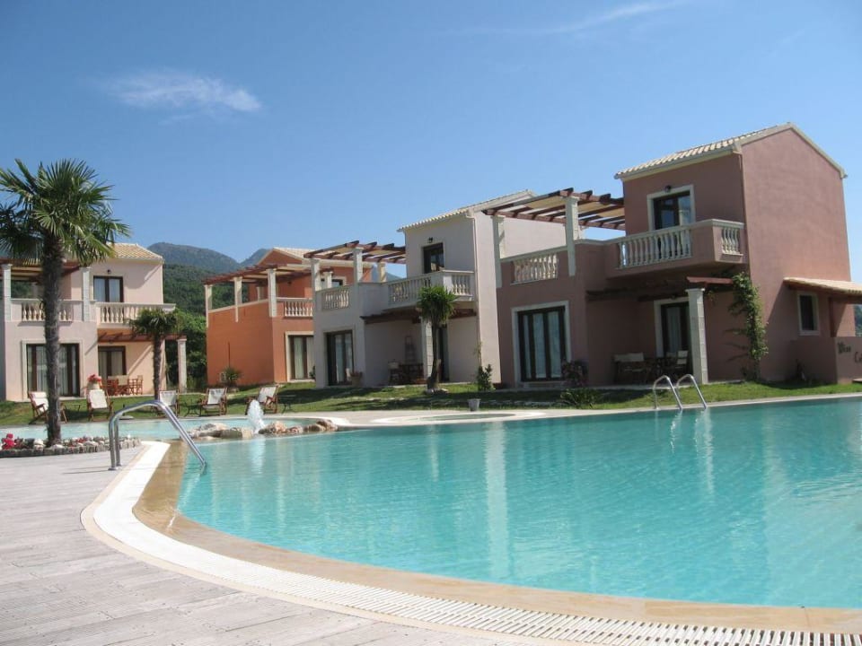 Pool und 4 Villen Almyros Villas Resort