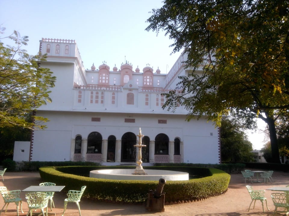 Entré WelcomHeritage Bijayniwas Palace