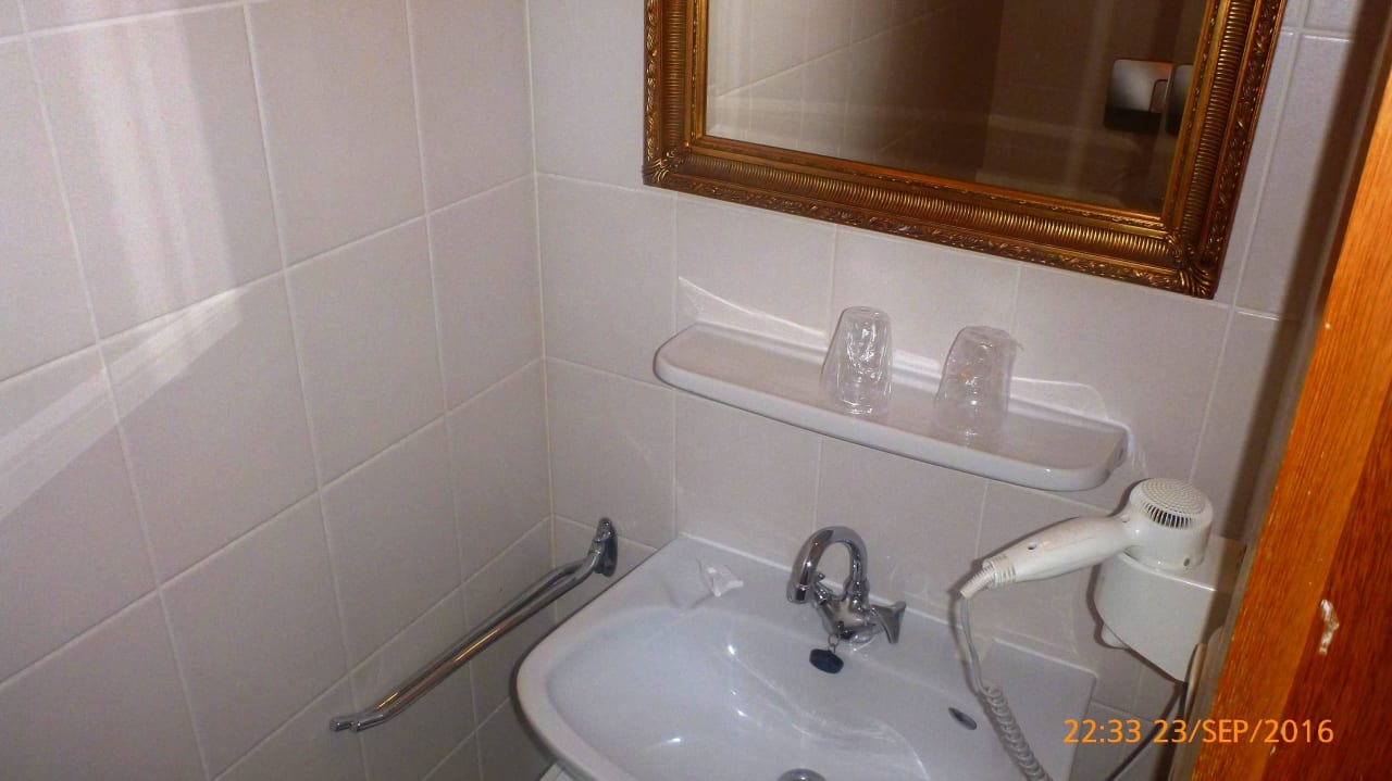 Waschgelegenheit im "BAD" Hotel Schöne Aussicht