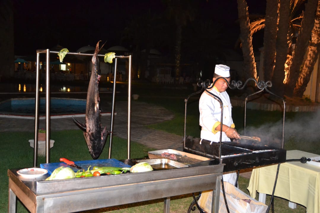 Lecker gegrillter Fisch Monarque Club Rivage