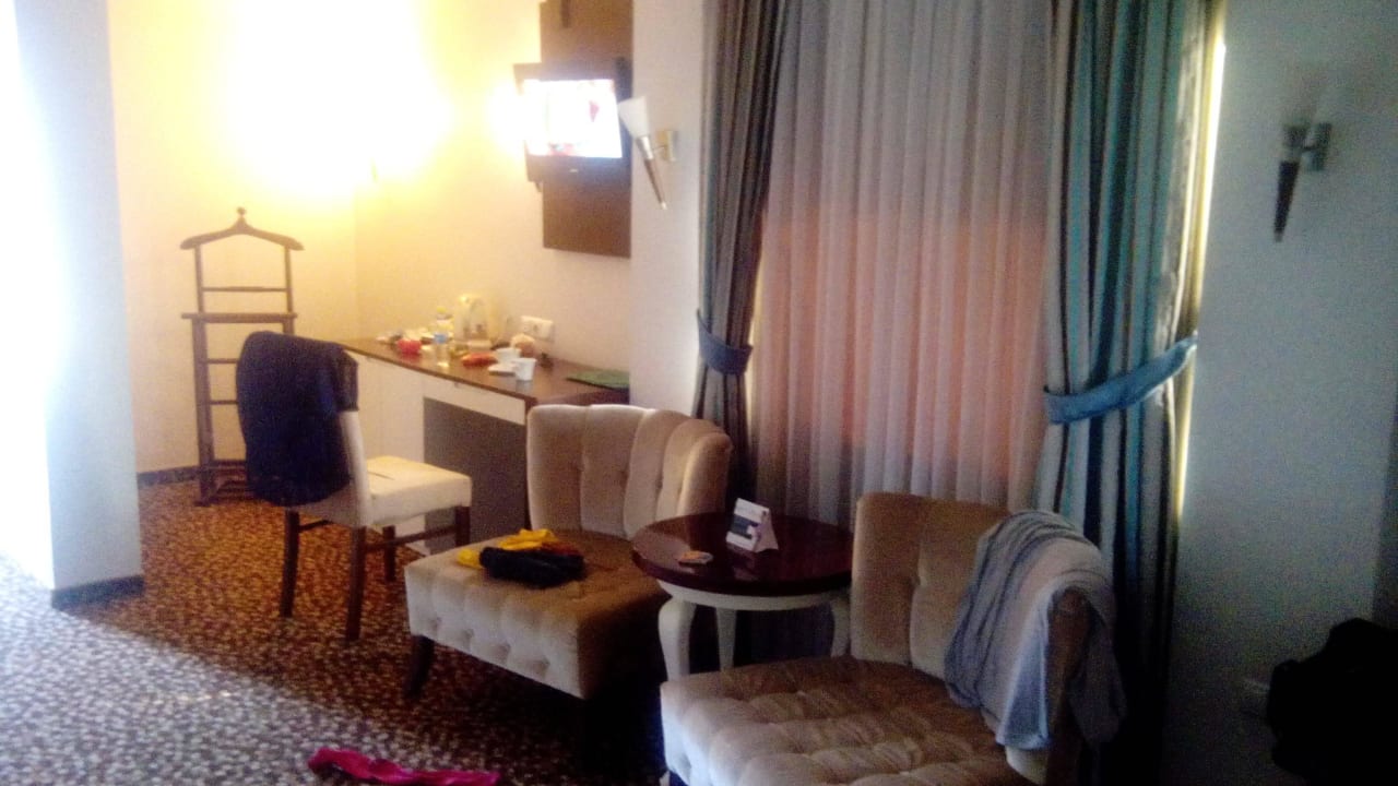 Банкетный столик Best Western Plus Hotel Khan