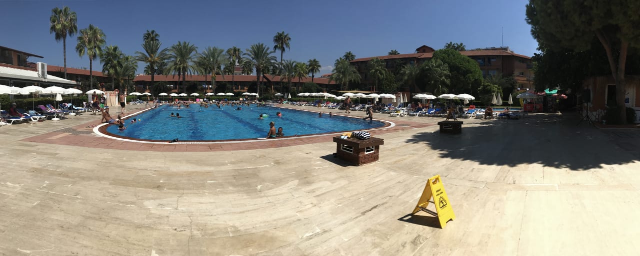 Pool Club Turtas Beach Hotel