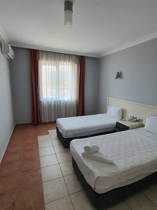 Zimmer Grand Alisa Hotel