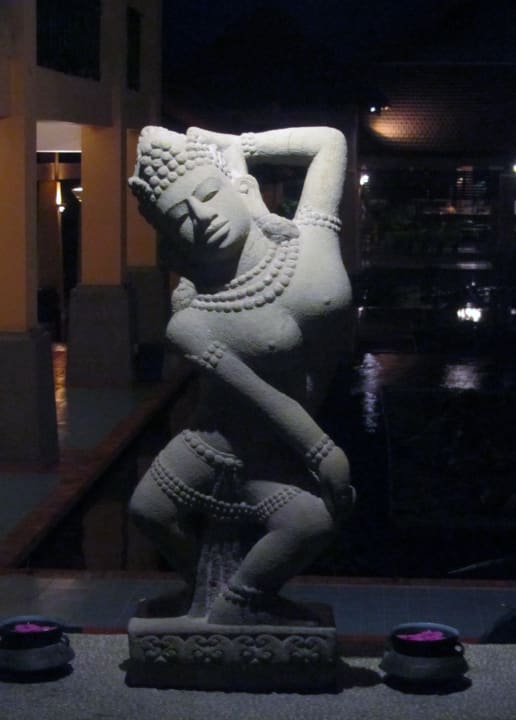 Cham-Statue Pandanus Resort