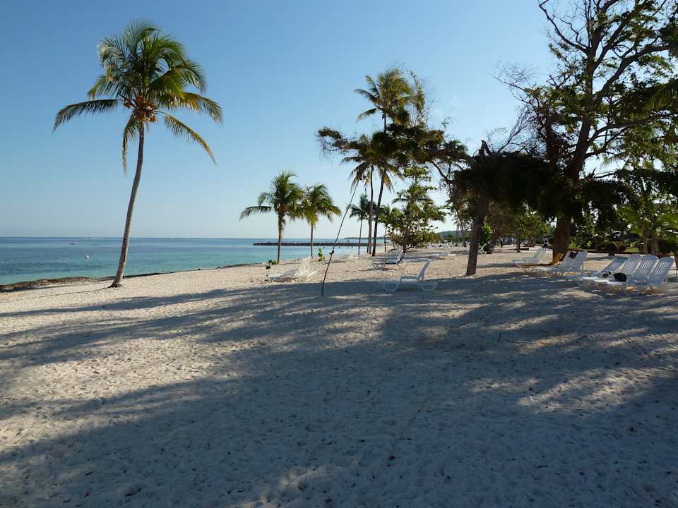 Strand zwischen Hotel und Bungalows Brisas Guardalavaca Hotel & Villas